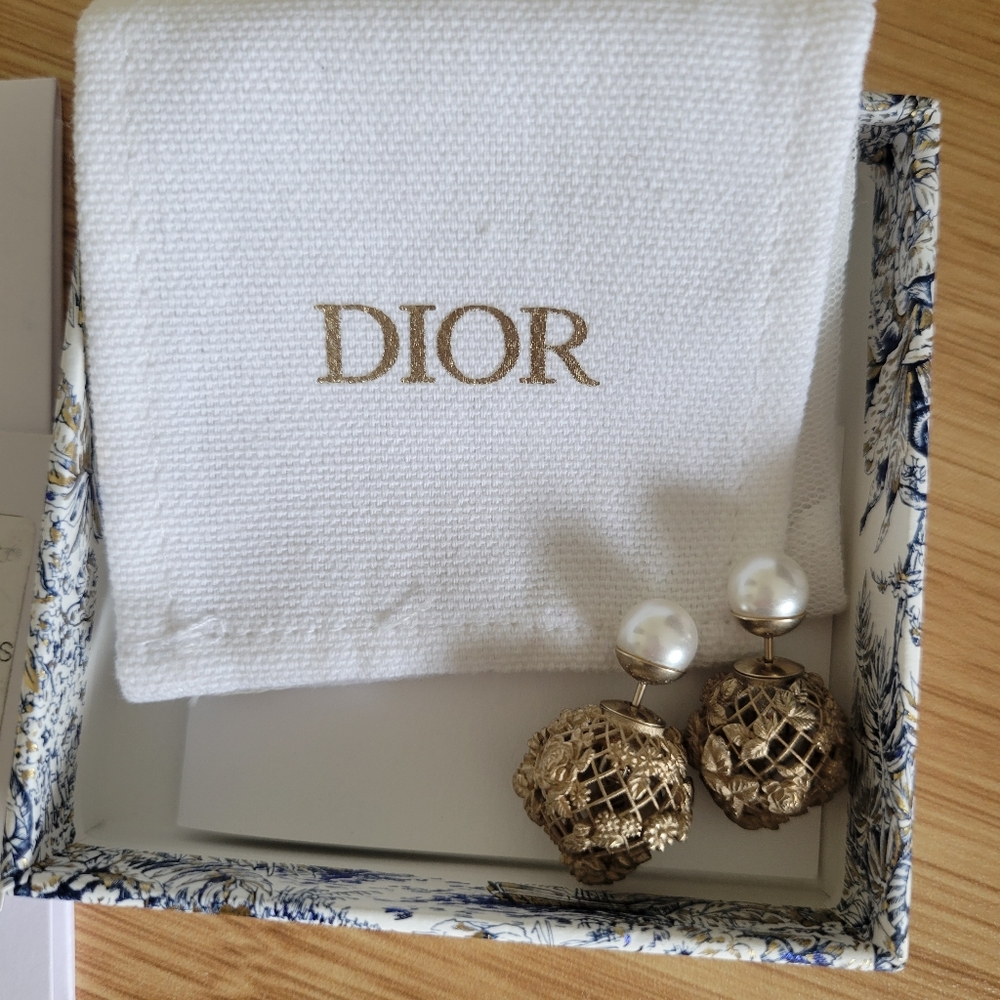 DIOR Tribales earrings